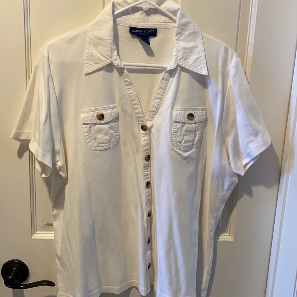 White shirt sleeve tee